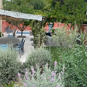 https://appartement-avec-piscine-lisle-sur-la-sorgue.fr-provencehotel.com